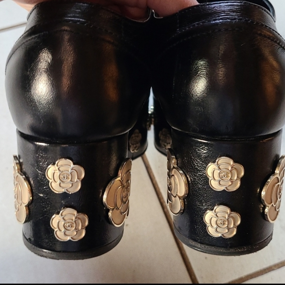 CHANEL Lace Up Oxford Camelia Wedges - Picture 11 of 16